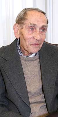Tadeusz Konwicki, Polish writer and filmmaker., dies at age 88